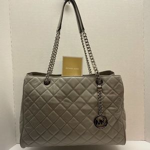 MICHAEL KORS - NWT - GRAY QUILTED PURSE